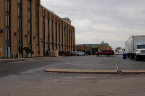 Sáng sớm ngày 20/02/2013, ĐCSTQ một lần nữa thuê côn đồ phá hoại bình xăng xe của Đoàn Nghệ thuật Thần Vận tại Fort Worth, Texas Hoa Kỳ