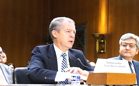 Cựu đại sứ Mỹ ca ngợi phong trào ‘Tam thoái’ do học viên Pháp Luân Công thúc đẩy