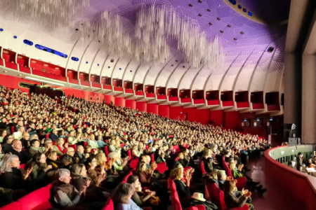 Thưởng lãm Shen Yun đón năm mới, các suất diễn tại Turin nước Ý kín chỗ, giới tinh anh tán thưởng