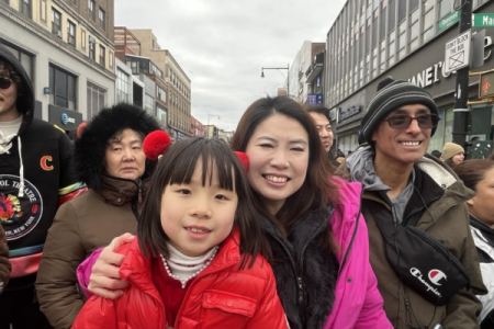 Pháp Luân Công nổi bật tại Đại diễu hành Năm mới ở New York, khán giả người Hoa thốt lên “chấn động”