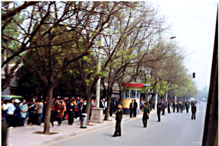 Cuộc thỉnh nguyện ôn hòa của Pháp Luân Công ngày 25/4 (Phần 2): Công an giăng bẫy