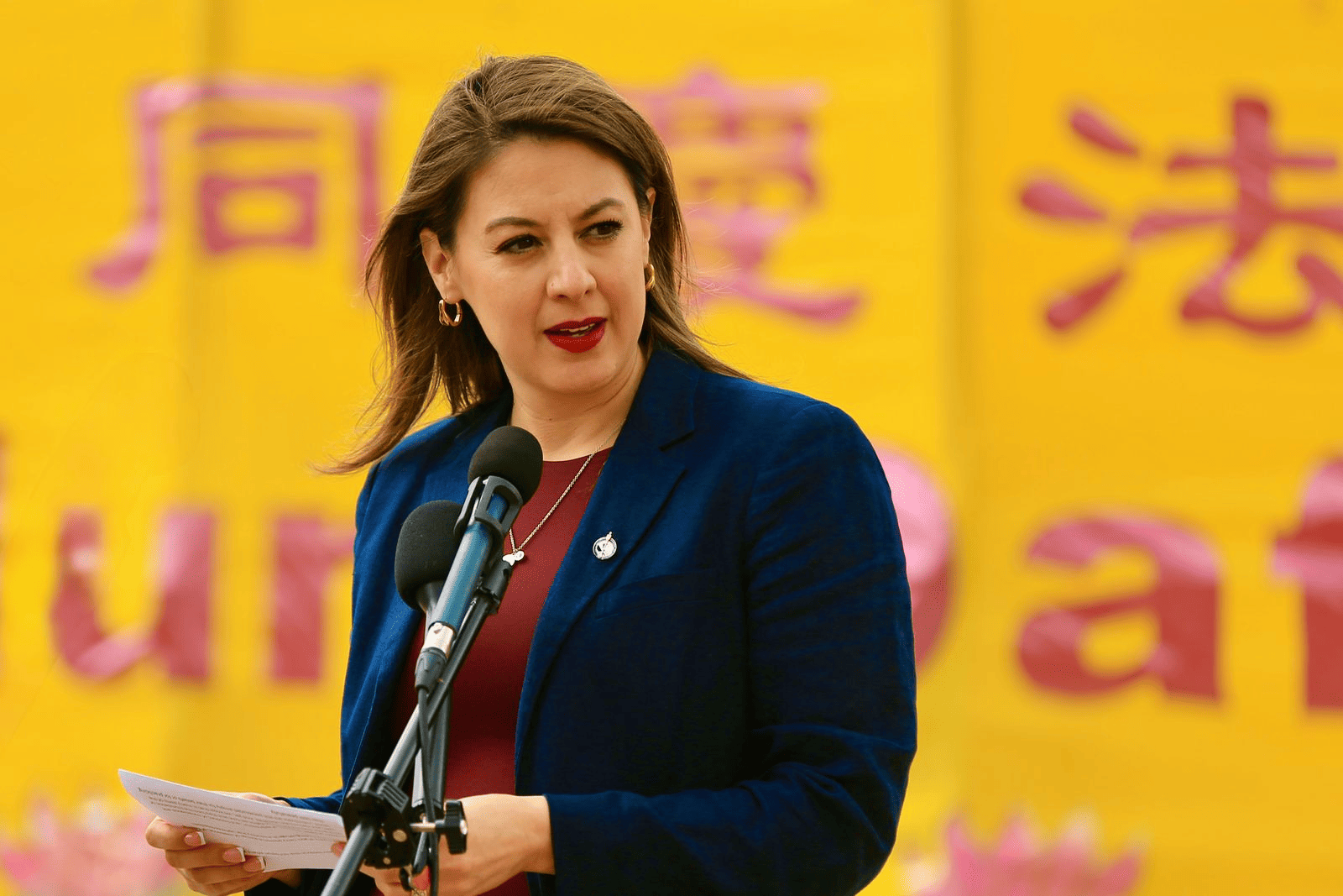 Bà Sandra Cobena