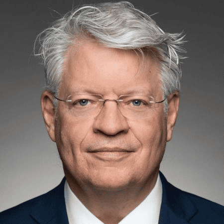 Ông David McKenzie