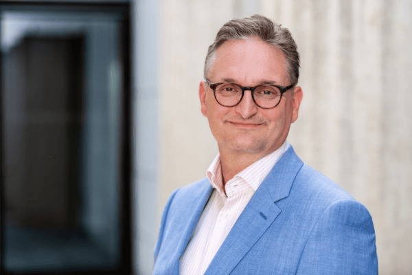 Ông Oliver Stirbock