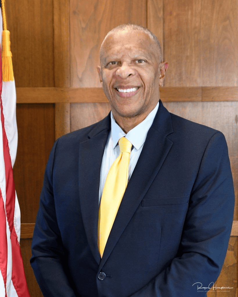 Ông John W. Ewing Jr.